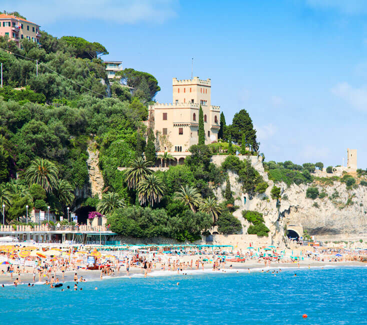 Finale Ligure in Italien: Strände, Altstadt & Geheimtipps